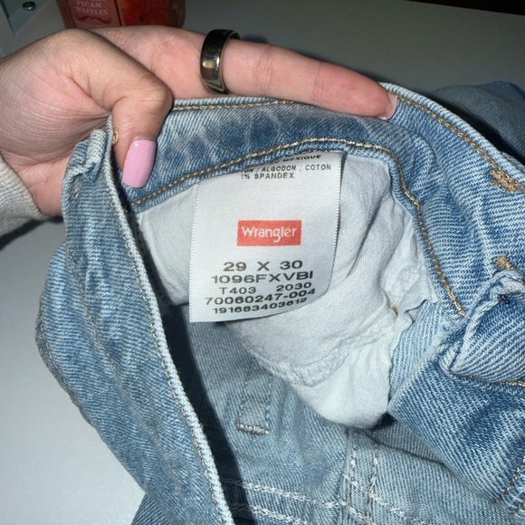 Wrangler Classic Denim Jeans in Light Blue - Picture 3 of 4
